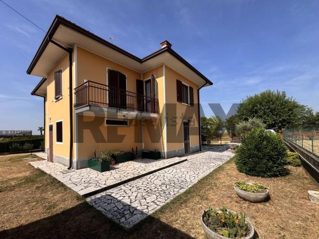 Villetta indipendente in vendita di 250 m² in Via F. Facciotto, 7