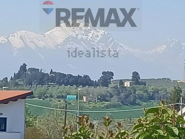 Villetta indipendente in vendita di 250 m² in Via F LLi Bandiera