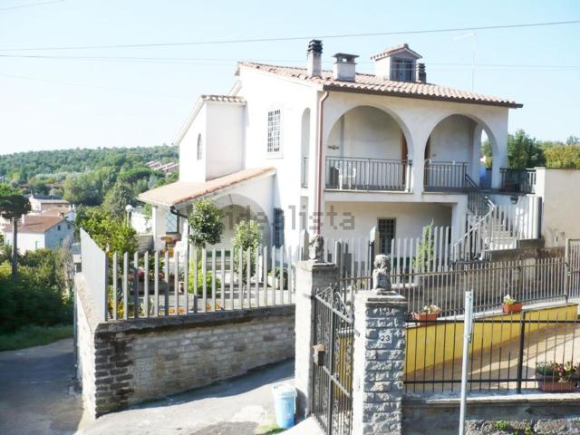 Villetta indipendente in vendita di 250 m² in Via Fontanasecca, 17