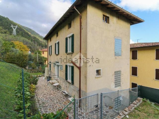 Villetta indipendente in vendita di 250 m² in Via Formaga