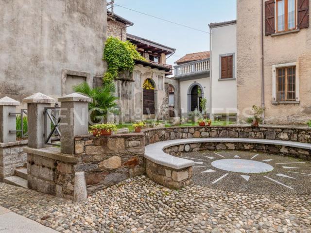 Villetta indipendente in vendita di 250 m² in Via Ferrari, 21