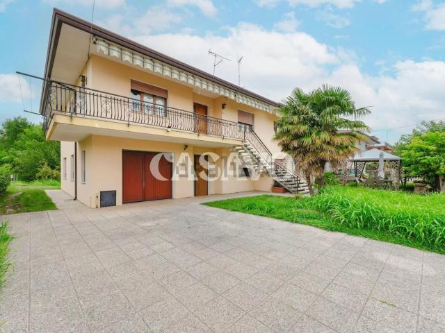 Villetta indipendente in vendita di 250 m² in Via Friuli, 14