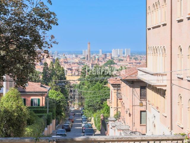Villetta indipendente in vendita di 250 m² in Via Odofredo