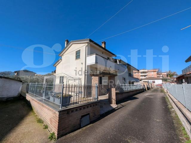 Villetta indipendente in vendita di 250 m² in Via Olivello, 11