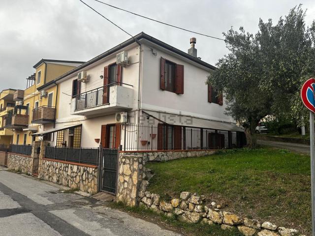 Villetta indipendente in vendita di 250 m² in Via Orti