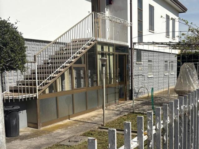Villetta indipendente in vendita di 250 m² in Via Orio Mastropiero