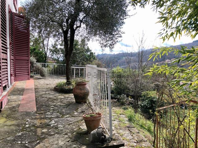 Villetta indipendente in vendita di 250 m² in Via londa