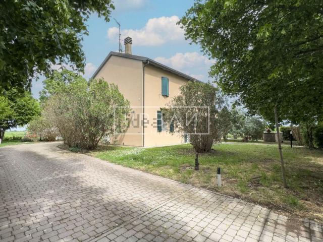 Villetta indipendente in vendita di 250 m² in Via Lughese