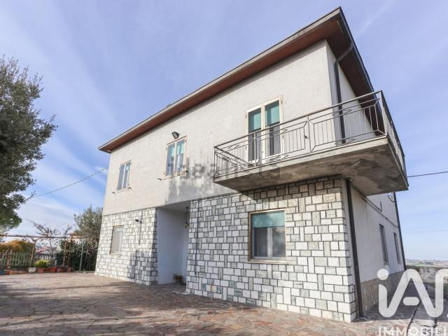 Villetta indipendente in vendita di 250 m² in Via Monte Armato, 6