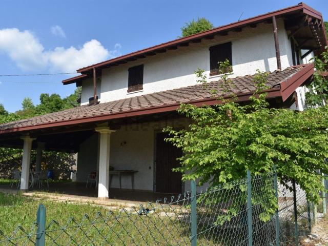 Villetta indipendente in vendita di 250 m² in Via Monte Magno