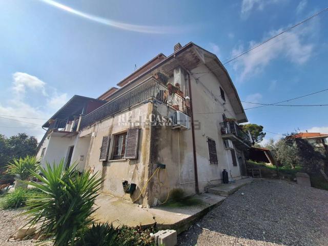 Villetta indipendente in vendita di 250 m² in Via Montecoccio, 12