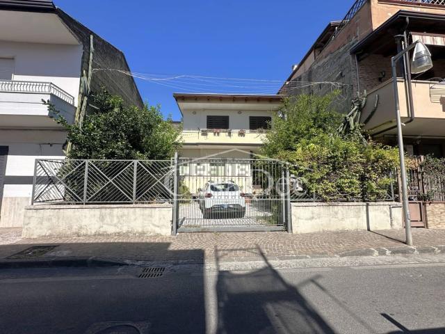 Villetta indipendente in vendita di 250 m² in Via Macedonia