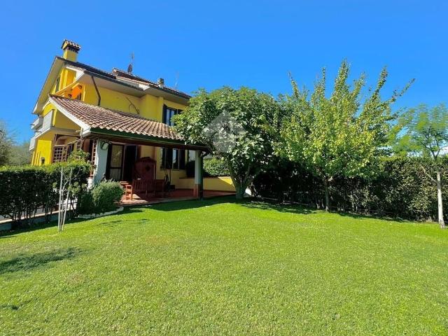Villetta indipendente in vendita di 250 m² in Via Masaccio, 2