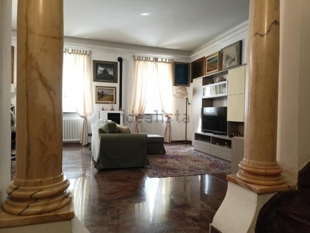 Villetta indipendente in vendita di 250 m² in Via Mizzi