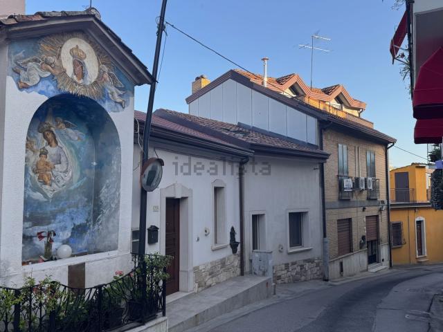 Villetta indipendente in vendita di 250 m² in Via Nostradonna