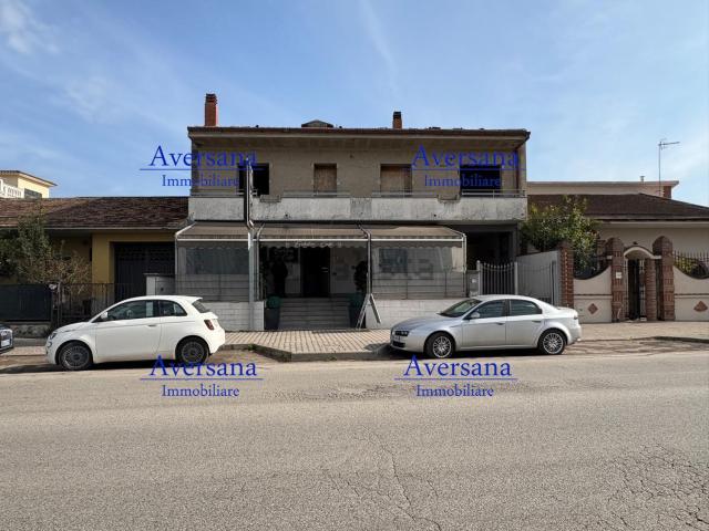 Villetta indipendente in vendita di 250 m² in Via Nazionale Appia