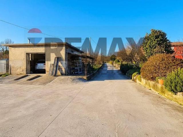 Villetta indipendente in vendita di 250 m² in Via Nazionale, 19