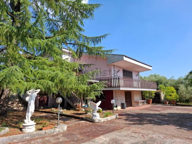 Villetta indipendente in vendita di 250 m² in Via San Rocco Montecchie