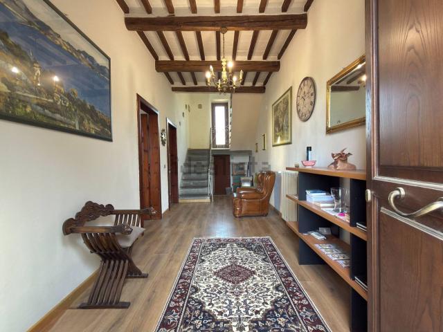 Villetta indipendente in vendita di 250 m² in Via Sarzanese