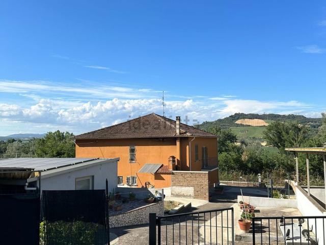 Villetta indipendente in vendita di 250 m² in Via Scappia di Paglia