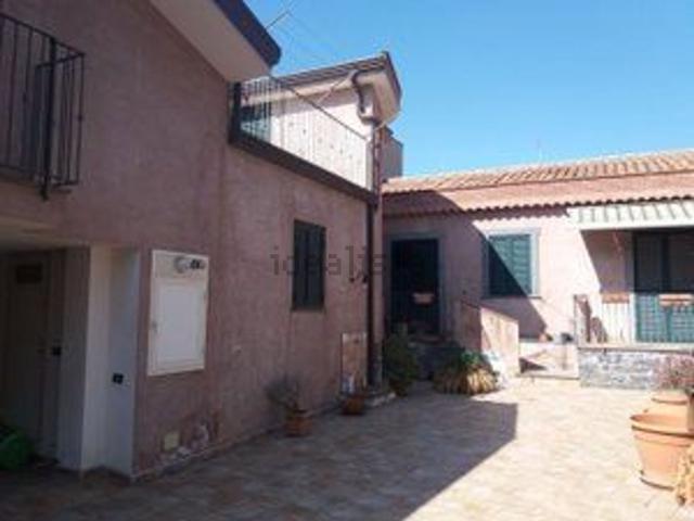 Villetta indipendente in vendita di 250 m² in Via Scilla
