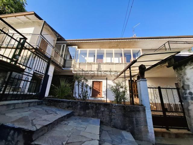 Villetta indipendente in vendita di 250 m² in Via P.D. Lera