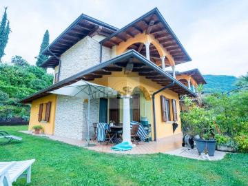 Villetta indipendente in vendita di 250 m² in Via Pozzo, 105