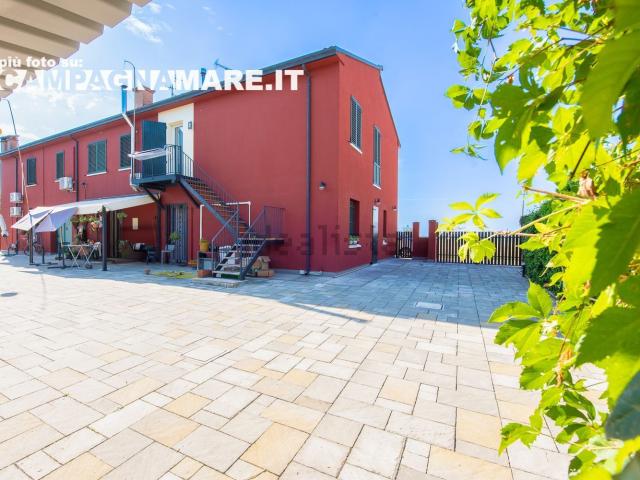 Villetta indipendente in vendita di 250 m² in Via Ponte Alto Ponte Spino