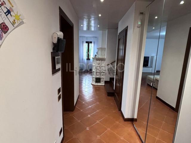 Villetta indipendente in vendita di 250 m² in Via Ponte San Nicolò