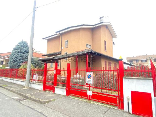 Villetta indipendente in vendita di 250 m² in Via Pavia, 11