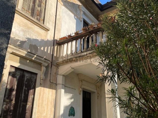 Villetta indipendente in vendita di 250 m² in Via Padova
