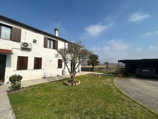 Villetta indipendente in vendita di 250 m² in Via Panarella