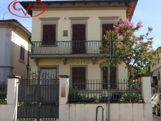 Case e ville in vendita di 250 m² in Via Papa Giovanni XXIII