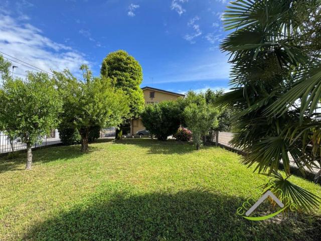 Villetta indipendente in vendita di 250 m² in Via Pellestrina