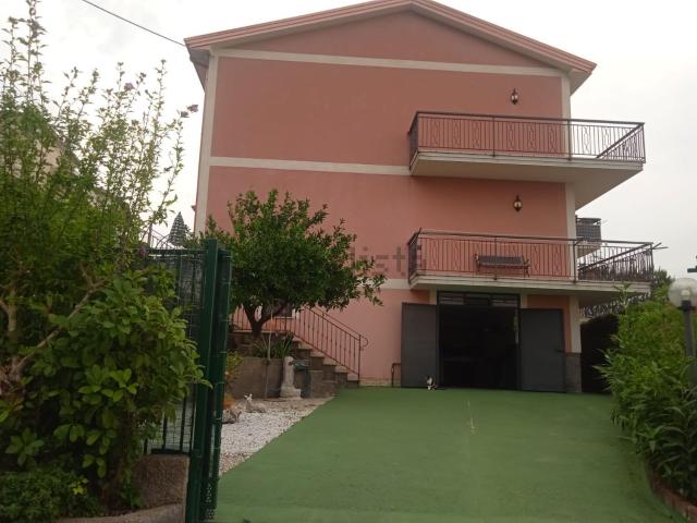 Villetta indipendente in vendita di 250 m² in Via Piano