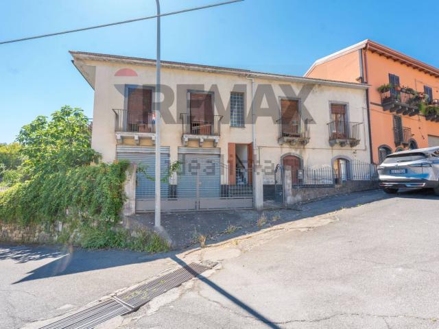 Villetta indipendente in vendita di 250 m² in Via Piano Fiera, 7
