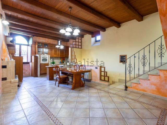 Villetta indipendente in vendita di 250 m² in Via Principe Amedeo