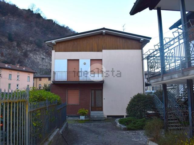 Villetta indipendente in vendita di 250 m² in Via Professor Fortunato Canevali, 4