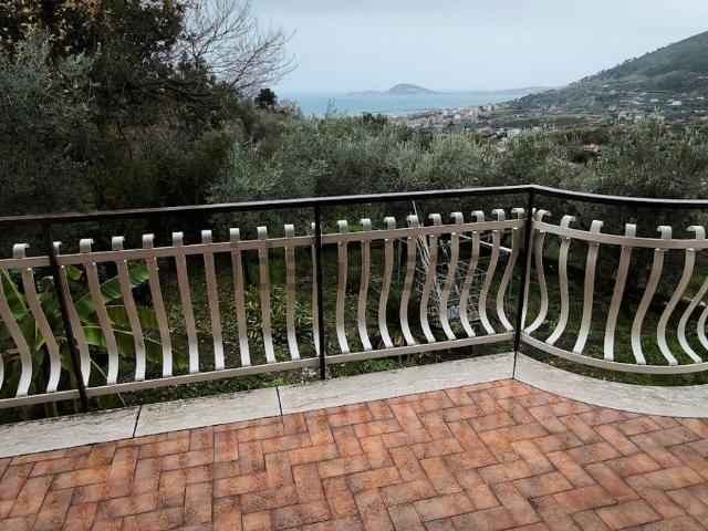 Villetta indipendente in vendita di 250 m² in Via Rotabile
