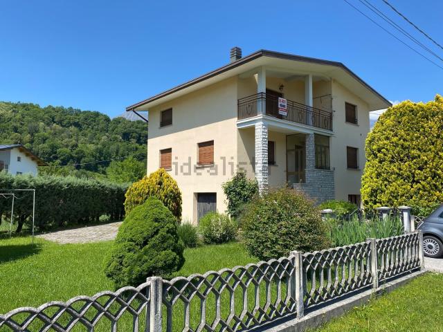 Villetta indipendente in vendita di 250 m² in Via Roma