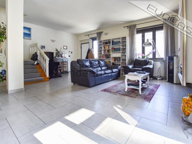 Villetta indipendente in vendita di 250 m² in Via Roma, 65