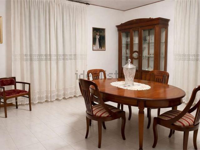 Villetta indipendente in vendita di 250 m² in Via Roma, 180