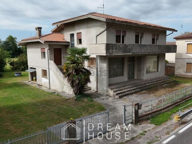 Villetta indipendente in vendita di 250 m² in Via Roma