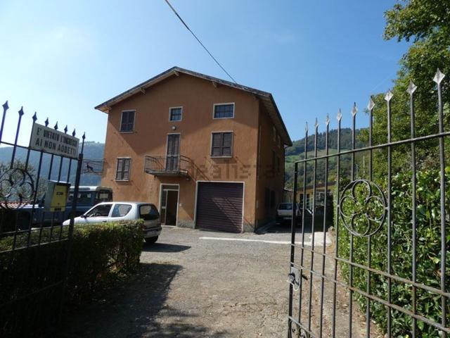 Villetta indipendente in vendita di 250 m² in Via roncaglia