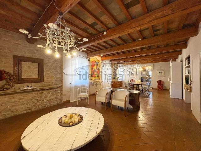 Villetta indipendente in vendita di 250 m² in Via Raffaello, 11