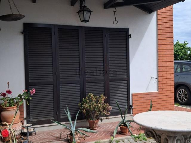 Villetta indipendente in vendita di 250 m² in Via Tortona