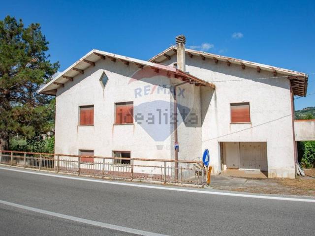 Villetta indipendente in vendita di 250 m² in Via Val Di Foro, 69
