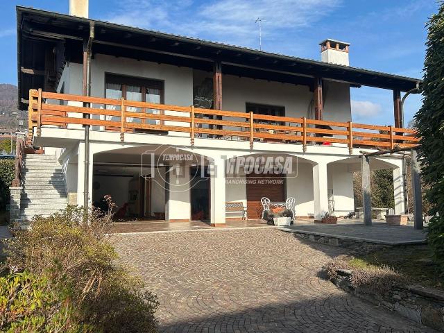 Villetta indipendente in vendita di 250 m² in Via Verbania, 18