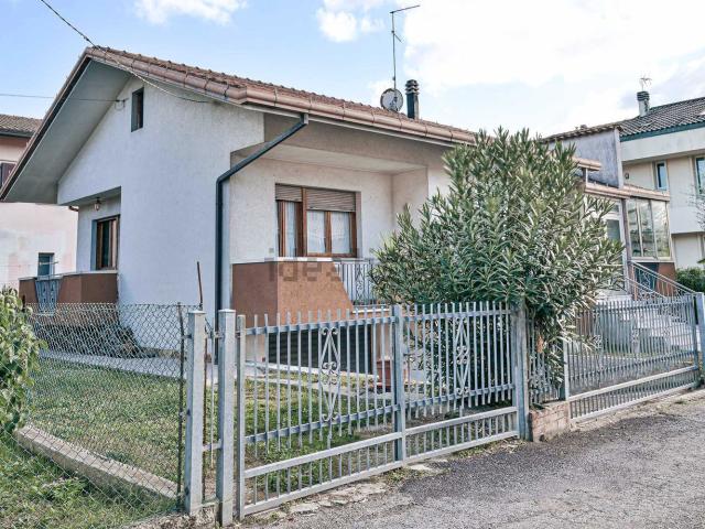 Villetta indipendente in vendita di 250 m² in Viale Chioggia