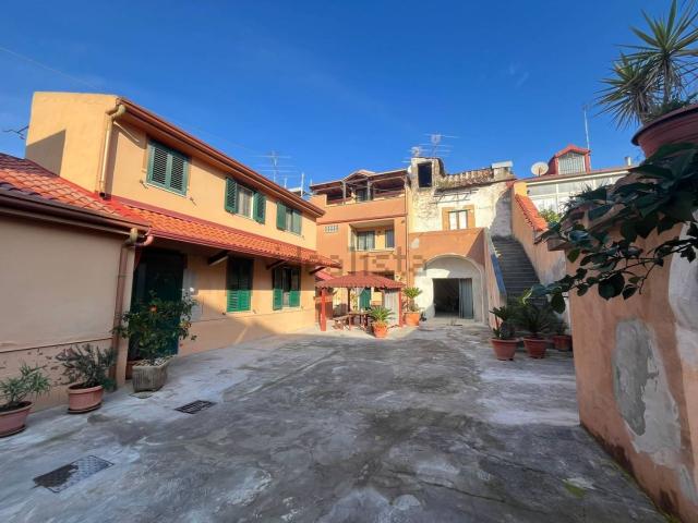 Villetta indipendente in vendita di 250 m² in Vico Belluno, 7